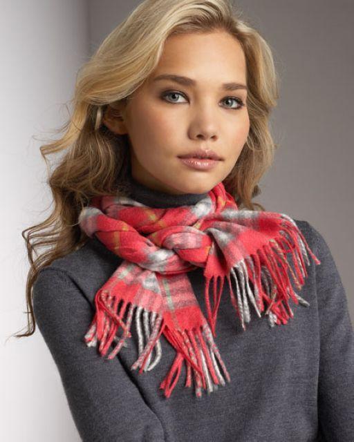 scarf-women-burberry-hat-hardy A Scarf Can Make Your Face Looks Glowing