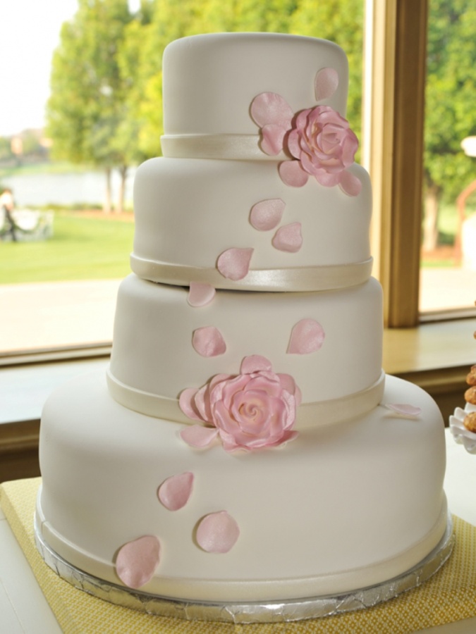 simple-chic-wedding-cake_original 50 Mouthwatering and Wonderful Wedding Cakes