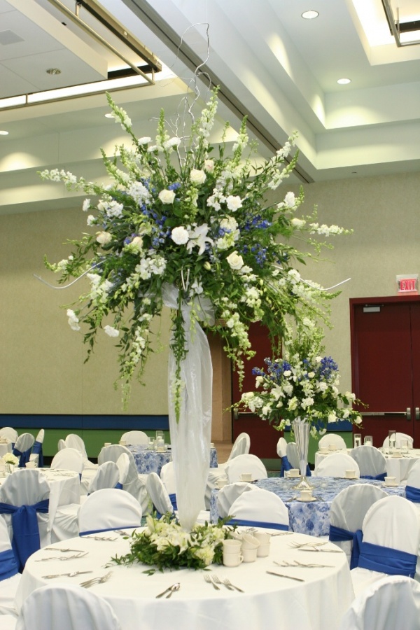 tall-centerpiece-by-llodys-florist-photo-by-photography-by-sara