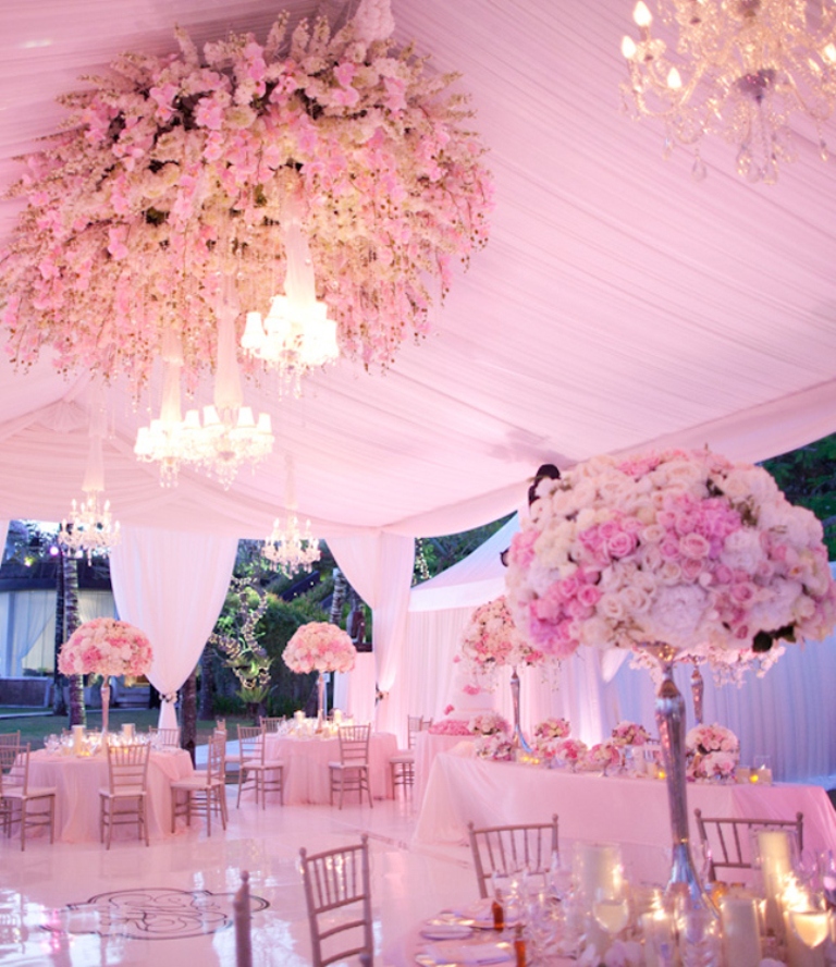 Dazzling and Stunning Outdoor Wedding Decorations 39 tent-wedding-decor-32