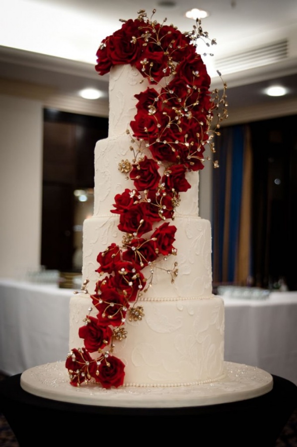 wedding-ideas-awards-claire-graham-guests-entering 50 Mouthwatering and Wonderful Wedding Cakes