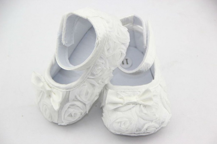 white-shoes TOP 10 Stylish Baby Girls Shoes Fashion