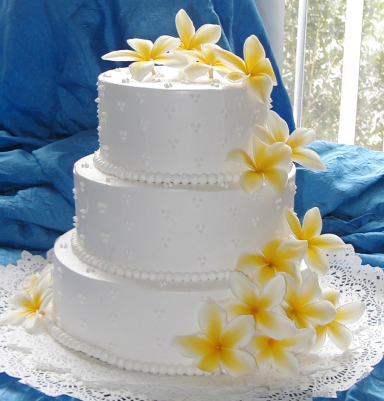 yellow-roses 50 Mouthwatering and Wonderful Wedding Cakes
