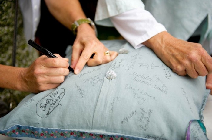 Unique And Creative Guest Book Ideas For Your Wedding Day 31 35-non-traditional-and-creative-wedding-guest-book-ideas-4