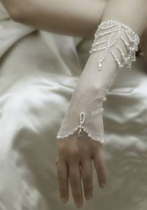 6a0120a65f64b9970c0133ed06a473970b-300wi 35 Elegant Design Of Bridal Gloves And Tips On Wearing It In Your Wedding