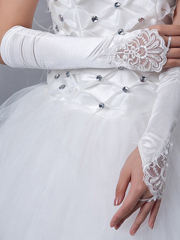 35 Elegant Design Of Bridal Gloves And Tips On Wearing It In Your Wedding 33 BG1003