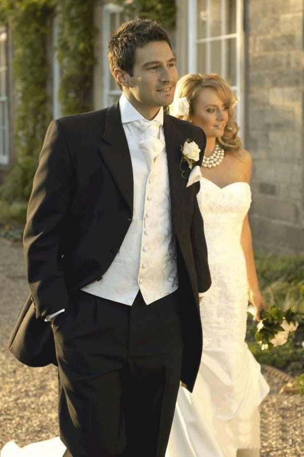 Classic-Black-Hot-White-Jacket-High-Quality-Groom-Tuxedos-Suits-For-Wedding-Evening-Formal-Men-Suit