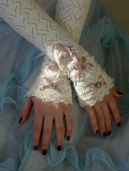 Gauntlet-bridal_gloves1