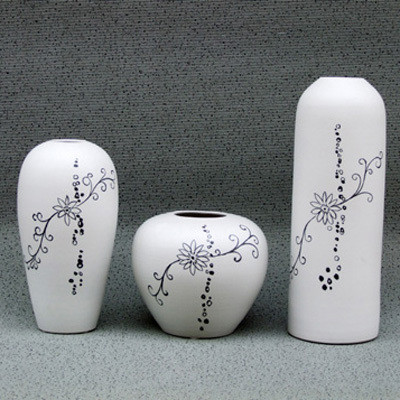 Group-of-Three-Wheelthrown-Handmade-Ceramic-Vases 35 Designs Of Ceramic Vases For Your Home Decoration