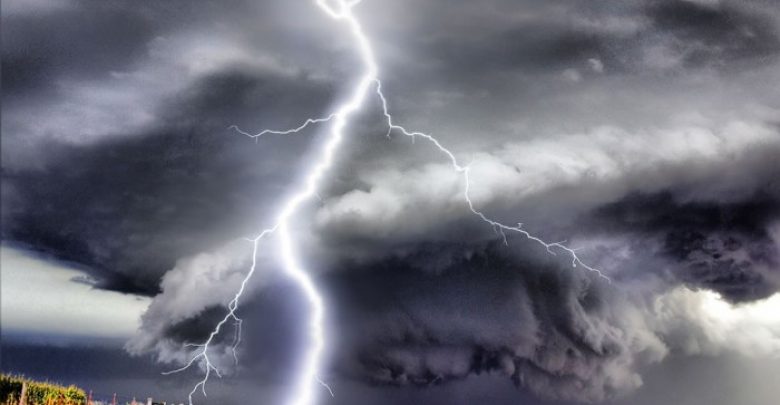 HUGE LIGHTNING BOLT EMERGING OUT OF FROM A TORNADO Emergency Message: The 4 BIG Issues You'll Need to Handle During the Coming Crisis - Family Survival Course - staying alive 1