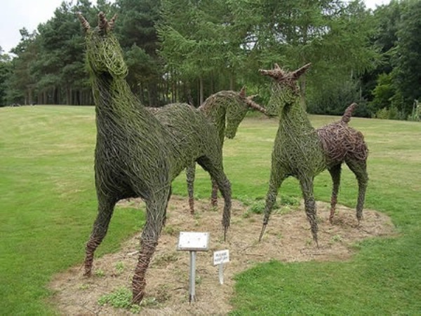 Most-Amazing-Grass-Sculptures-1 23 Remarkable Grass Sculptures