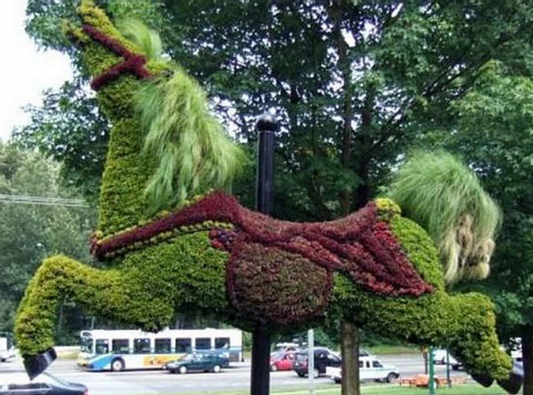 Most-Amazing-Grass-Sculptures-19 23 Remarkable Grass Sculptures