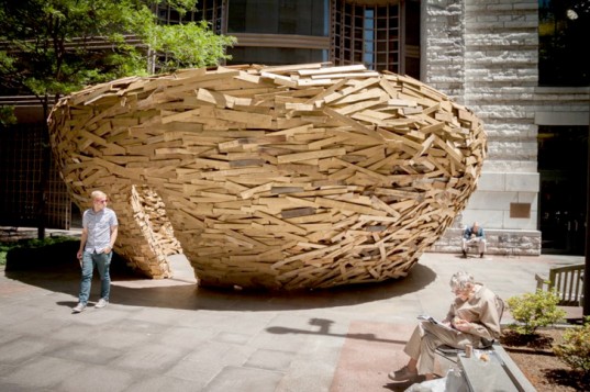 Reading-Nest-Mark-Reigelman-1-537x357 24 Amazing Wooden Installations Art