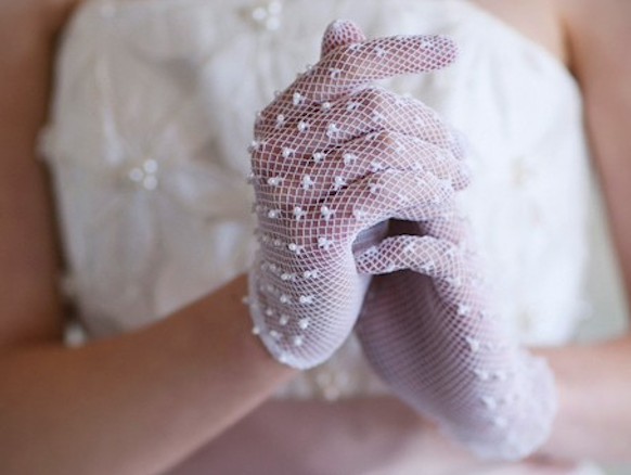 35 Elegant Design Of Bridal Gloves And Tips On Wearing It In Your Wedding 7 Screen-Shot-2013-01-09-at-11.29.05-AM