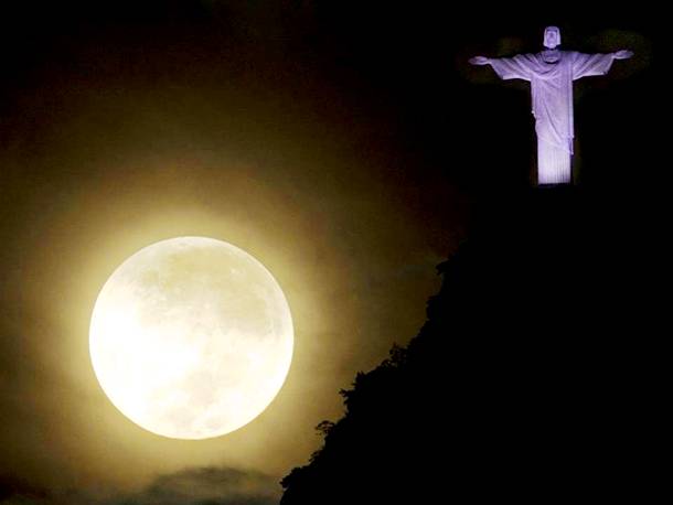 Slide1027 15 Stunning Images Of A Supermoon Taken In Different Locations