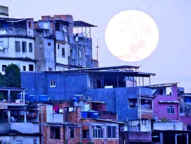 Slide1328 15 Stunning Images Of A Supermoon Taken In Different Locations