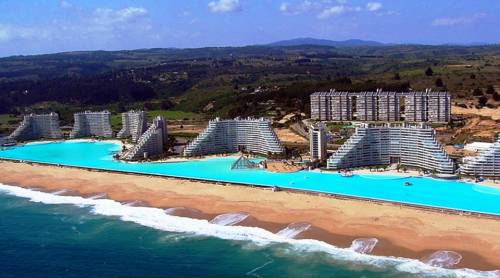 14 Images of The Biggest Swimming Pools In The World 2 Slide314