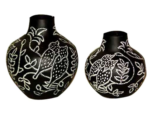 aluminium-flower-vase-04-916393 35 Designs Of Ceramic Vases For Your Home Decoration