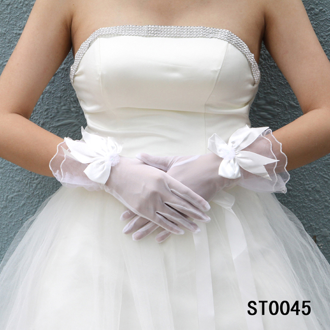 beige-wrist-yarn-with-bowknot-wedding-bridal-gloves-1 35 Elegant Design Of Bridal Gloves And Tips On Wearing It In Your Wedding