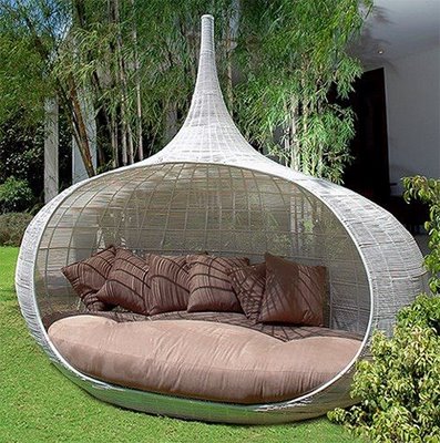 beyaz-renkli-yuvarlak-bahçe-için-modern-oturma-yeri 32 Most Interesting Outdoor Furniture Designs