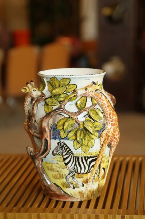 ceramic-vase-brian-d-moya 35 Designs Of Ceramic Vases For Your Home Decoration