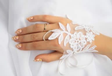 hairstyles-expert-tips-0509-1-lg 35 Elegant Design Of Bridal Gloves And Tips On Wearing It In Your Wedding