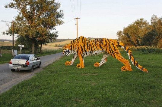 24 Amazing Wooden Installations Art 12 hello-wood-timber-tiger-2-537x357