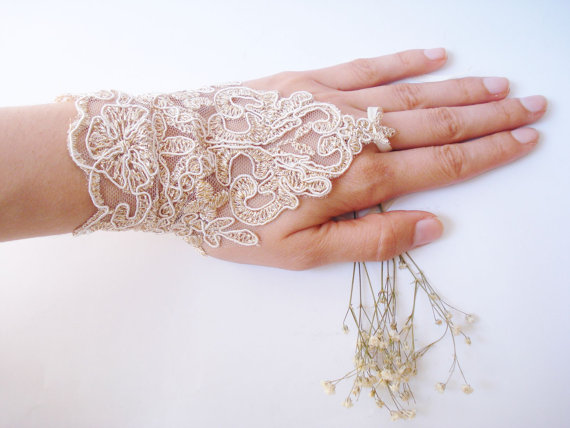 il_570xN.343817586 35 Elegant Design Of Bridal Gloves And Tips On Wearing It In Your Wedding