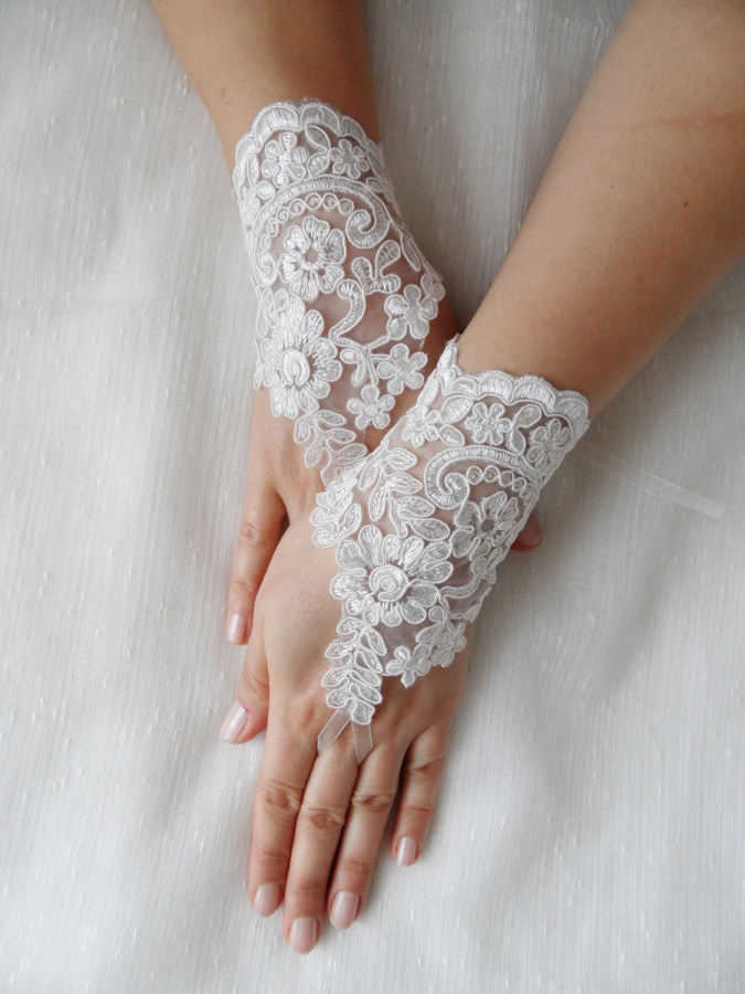 il_fullxfull.399129005_fnuh 35 Elegant Design Of Bridal Gloves And Tips On Wearing It In Your Wedding