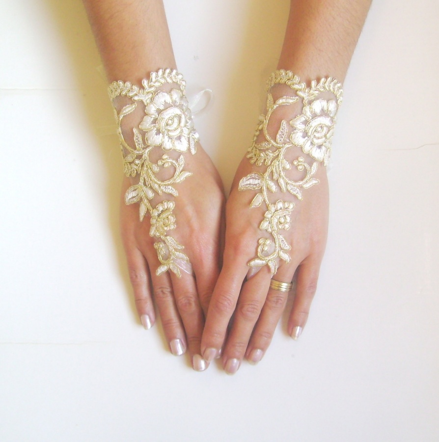 35 Elegant Design Of Bridal Gloves And Tips On Wearing It In Your Wedding 13 il_fullxfull.452334802_tcwg