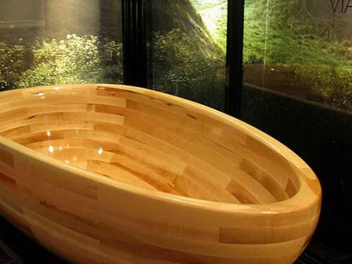 wooden-bath-tub 25 Creative and Unique Bathtubs for an Elegant Bathroom