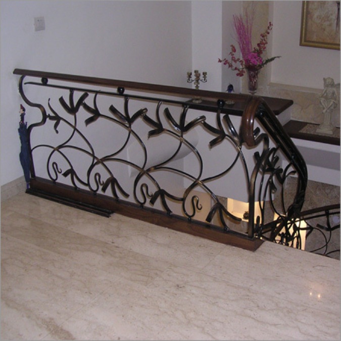Decorate Your Staircase Using These Amazing Railings 36 293988