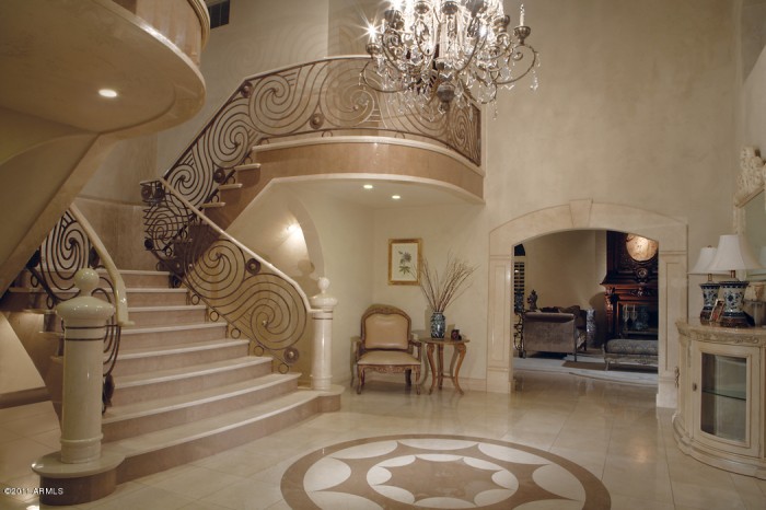 3-grand-staircase Make Your Home Look Like a Palace