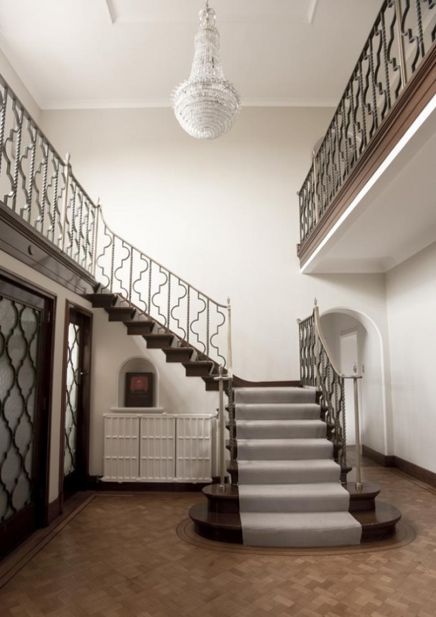 Decorate Your Staircase Using These Amazing Railings 33 700_mike-rundell-art-deco-3