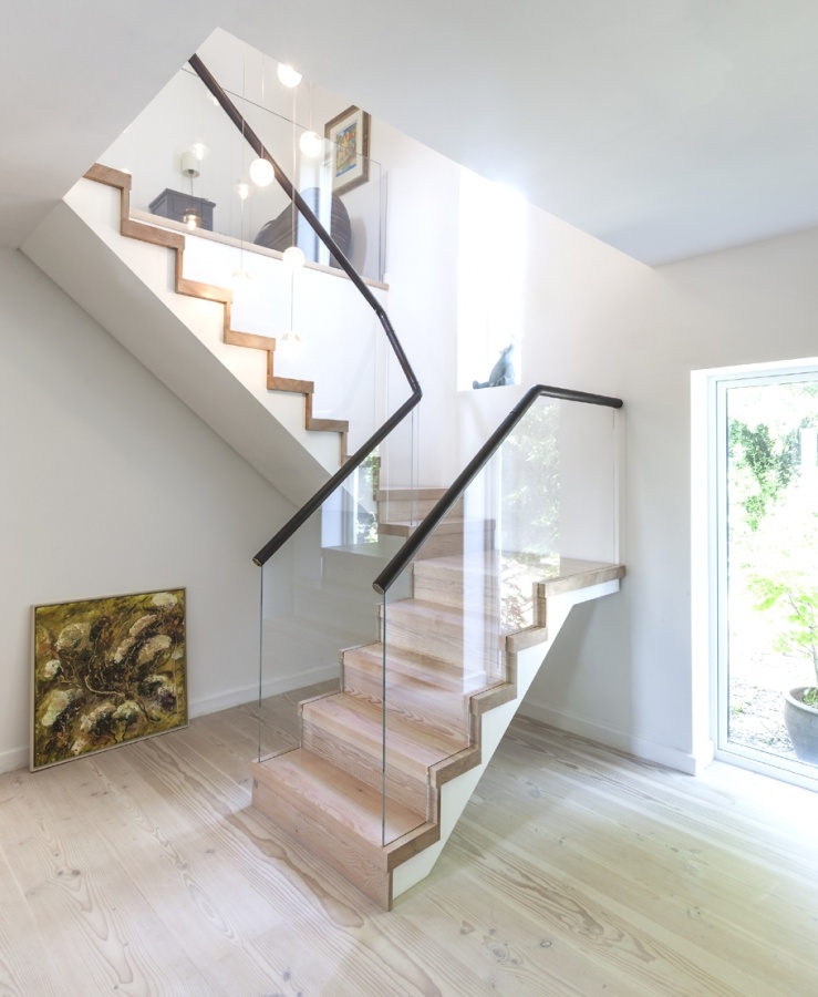 Contemporary-Staircase-Design-Ideas-01 Decorate Your Staircase Using These Amazing Railings