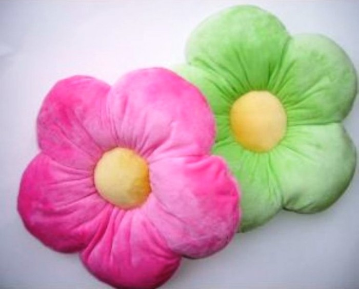 Cute-and-Lovely-Flower-Shape-pillow
