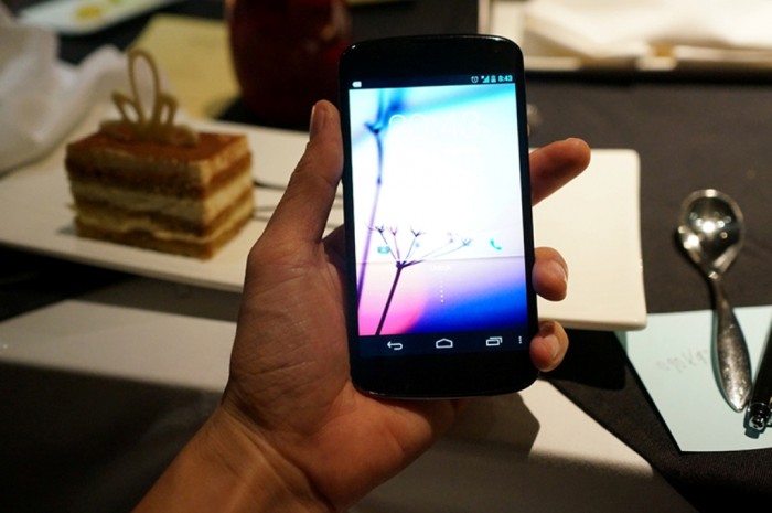 Google Offers Nexus 4 at an Incredible Price 9 Google-LG-Nexus-4-White-4