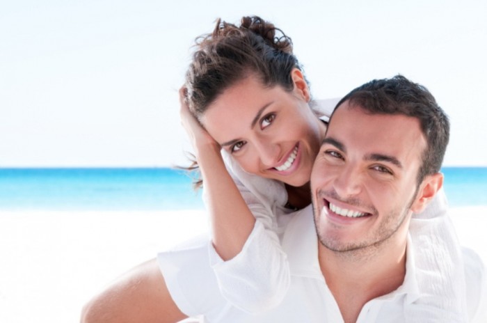 7 Tips to Read Your Man's Mind and Control Him 18 Happy_Couple