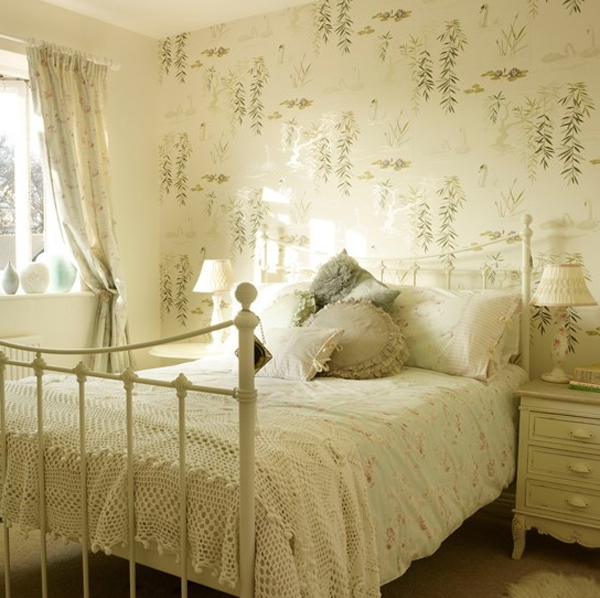 beautiful-bedroom-design-with-floral-wallpaper Tips On Choosing Wallpaper For Your Bedroom