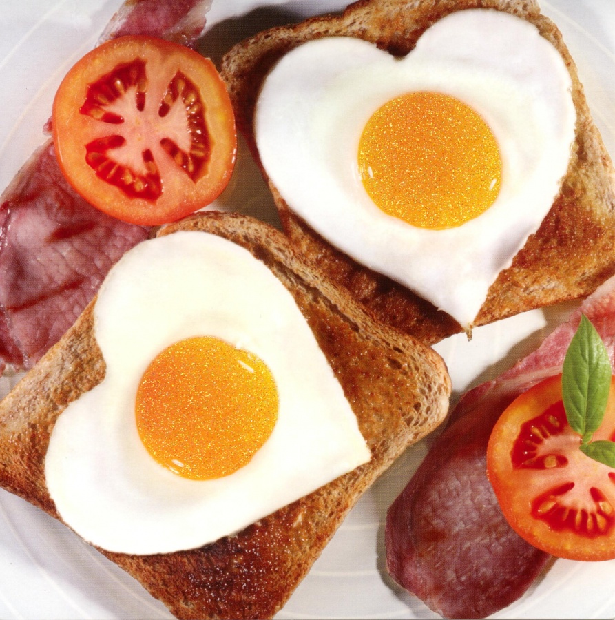 breakfast-heart-eggs 15 Ways You Should Know to Start Eating Healthy