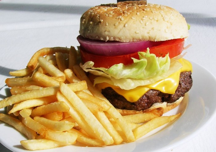 burger 15 Ways You Should Know to Start Eating Healthy