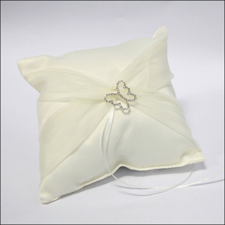 butterfly-ring-pillow-ivory 10 Inexpensive and Fabulous Spring Gift Ideas