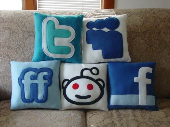 cute-social-netwok-pillows-by-Craftsquatch-588x441