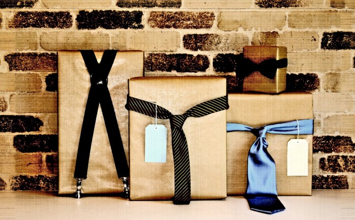 fathers-day-gift-wrapping-idea 35 Creative and Simple Gift Wrapping Ideas