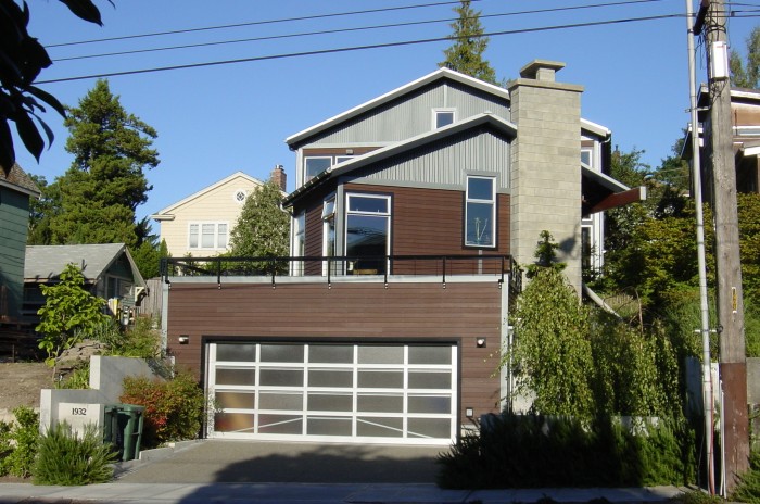 garage-door-with-modern-design