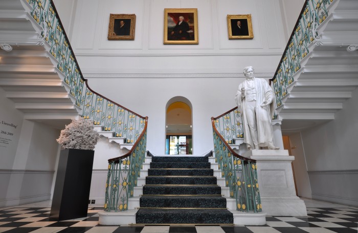grand_staircase_1 Make Your Home Look Like a Palace