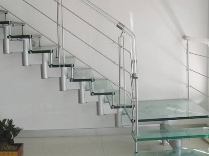 Decorate Your Staircase Using These Amazing Railings 4 metal-railings-for-steps-3