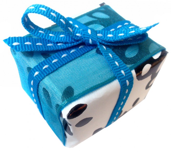new-gift-wrap-paper-gift 35 Creative and Simple Gift Wrapping Ideas