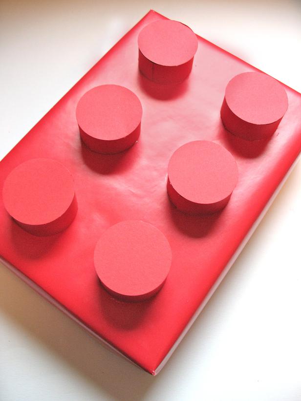 original_denise-sharp-studio-lego-gift-wrapping_s3x4_lg