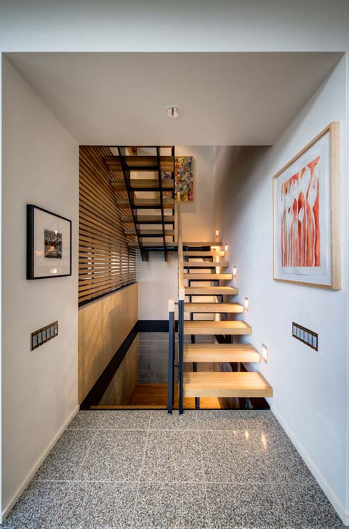 stair-design-city-view-residence-austin Turn Your Old Staircase into a Decorative Piece